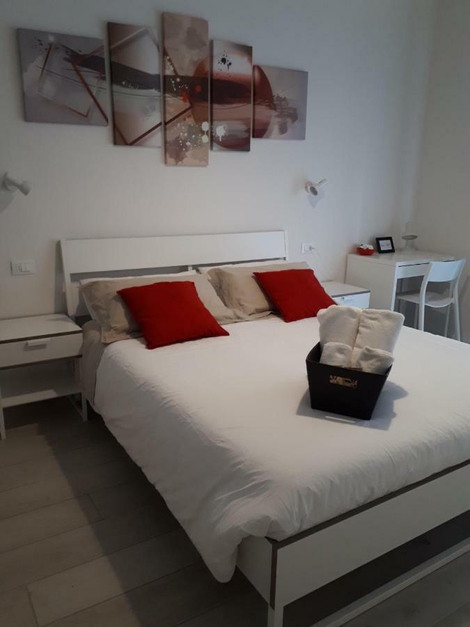 Soleluna Fiera 6 Rooms Bologne Extérieur photo